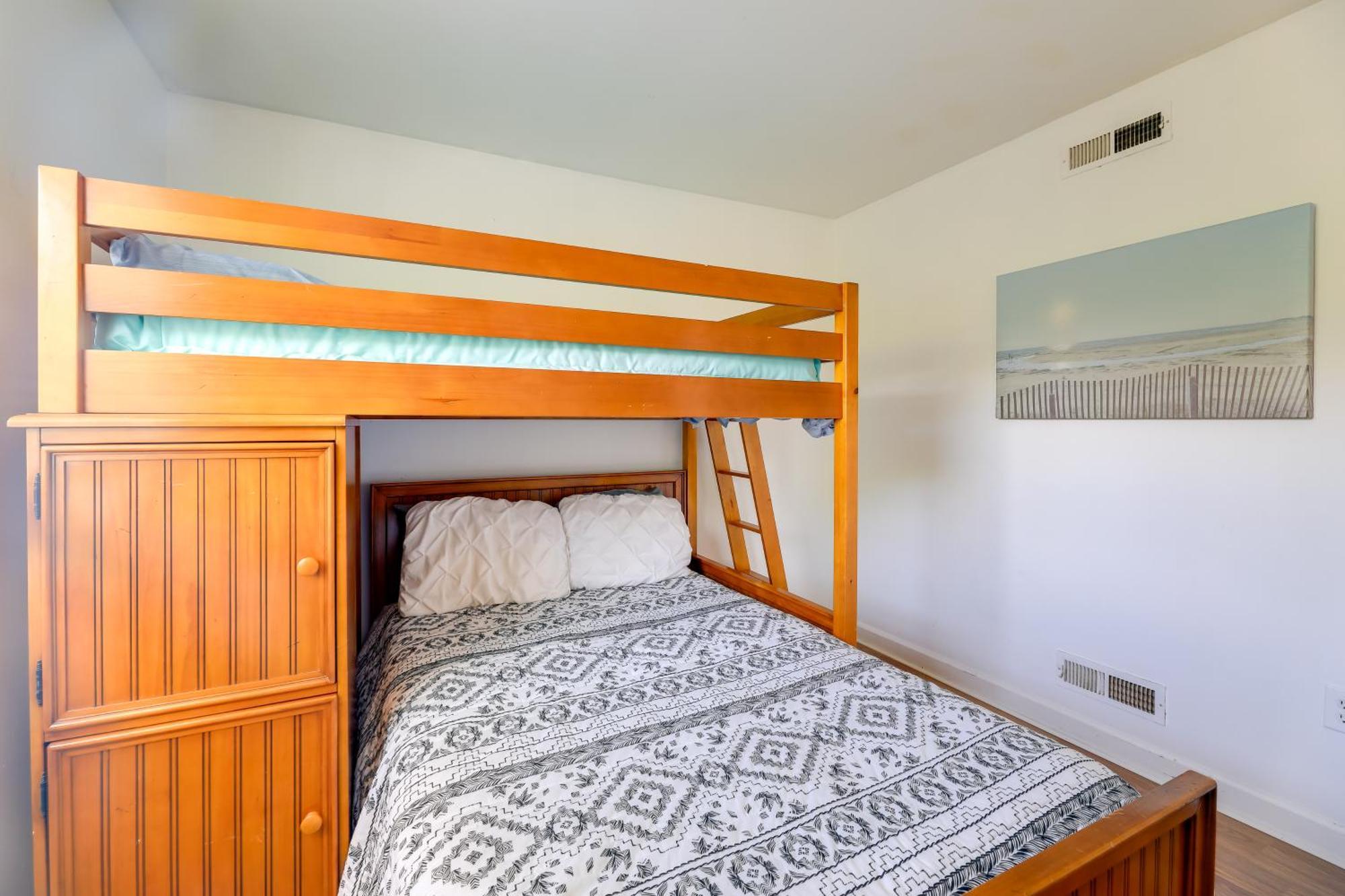 West Of The Moon Ocean Apt With Beach Access! Emerald Isle Extérieur photo